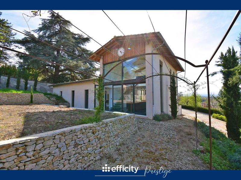 Propriété - 986 m² - 15 pièces