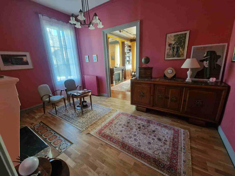 Maison - 331 m² - 10 pièces