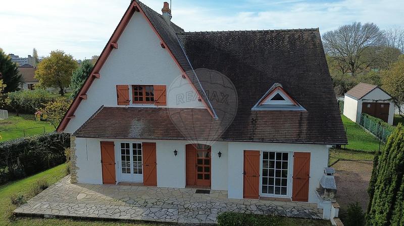 Maison - 161 m² - 6 pièces