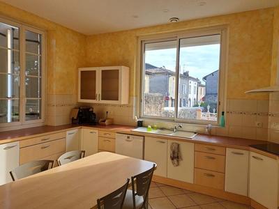 Maison - 230 m² - 8 pièces