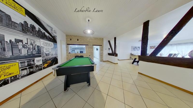 Maison - 300 m² - 9 pièces