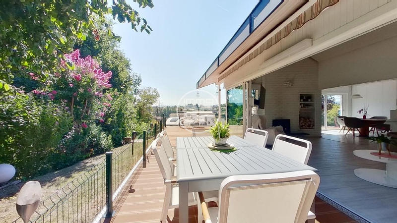 Maison - 240 m² - 5 pièces