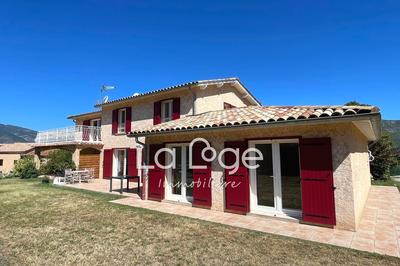 Maison - 208 m² - 8 pièces