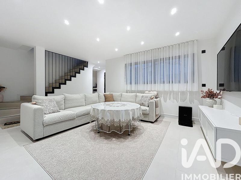 Maison - 121 m² - 6 pièces