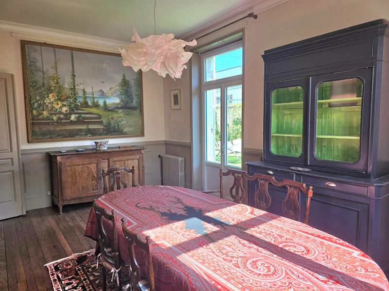 Maison - 244 m² - 8 pièces