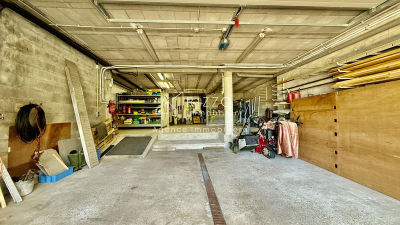 Maison - 303 m² - 8 pièces