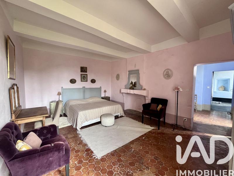 Maison - 650 m² - 11 pièces