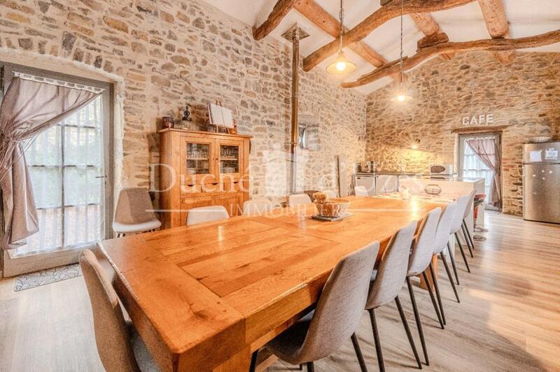 Propriété - 280 m² - 12 pièces