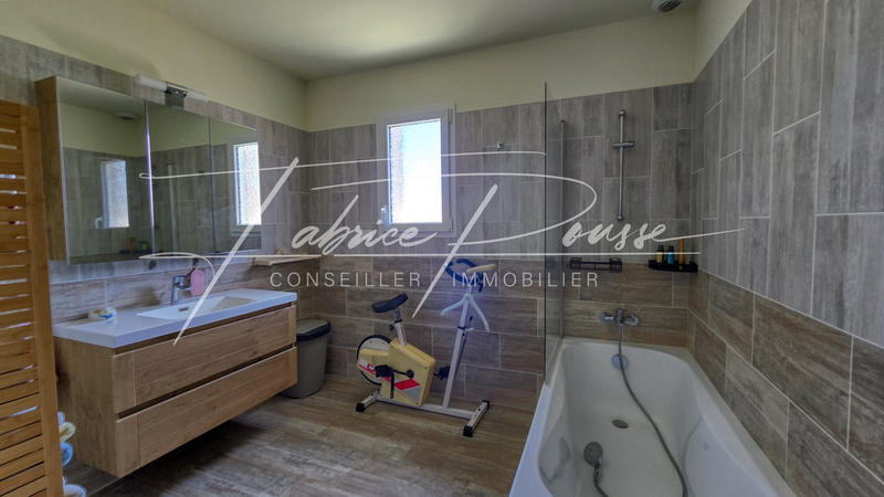 Propriété - 195 m² - 6 pièces