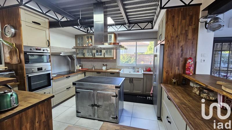 Maison - 214 m² - 7 pièces