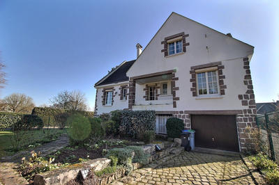 Maison - 230 m² - 8 pièces