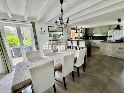 Maison - 250 m² - 8 pièces