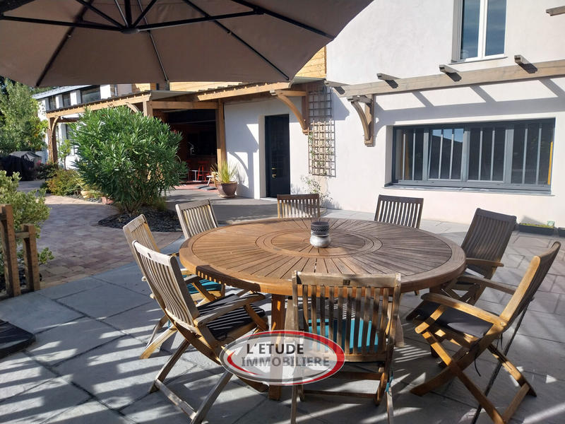 Maison - 250 m² - 7 pièces