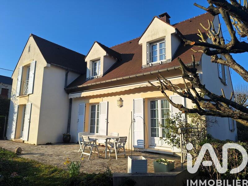 Maison - 180 m² - 8 pièces