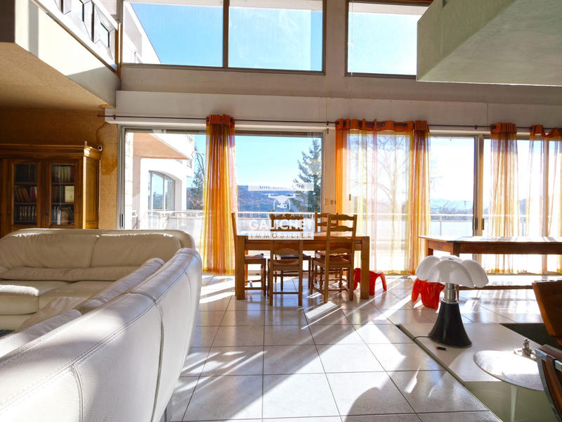 Maison - 412 m² - 8 pièces