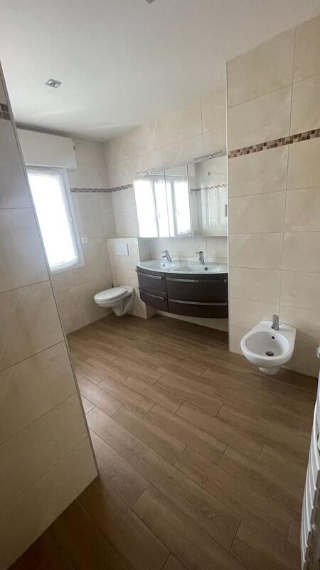 Maison - 298 m² - 9 pièces