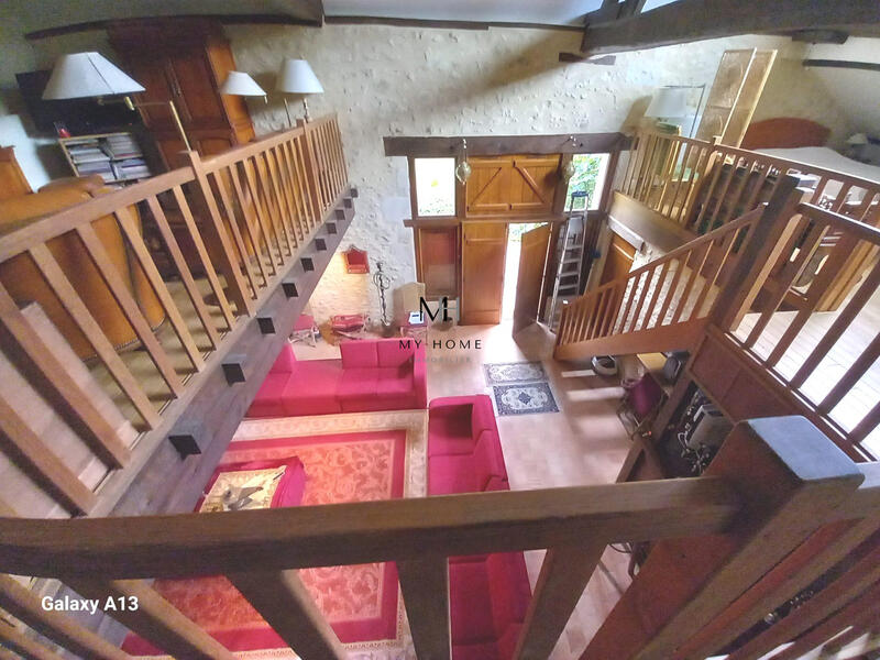 Maison - 360 m² - 8 pièces