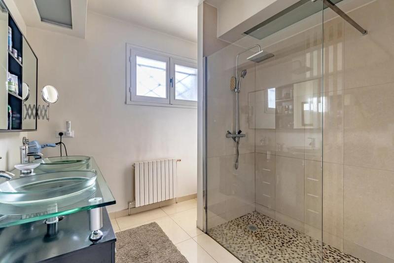 Maison - 220 m² - 7 pièces