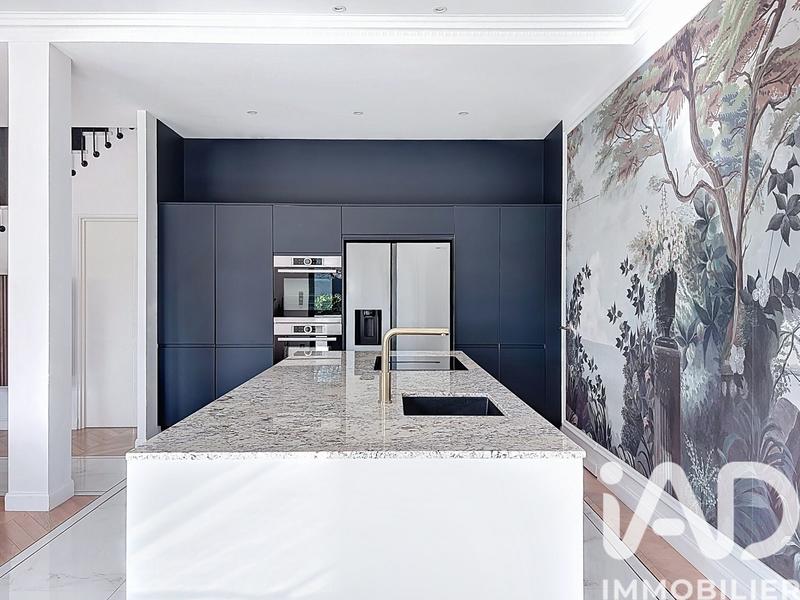 Maison - 320 m² - 9 pièces