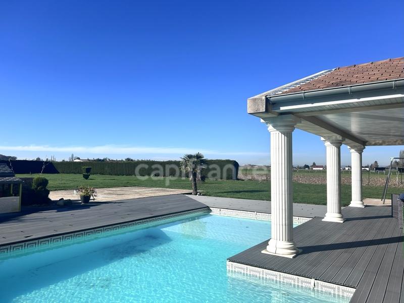 Maison - 202 m² - 7 pièces