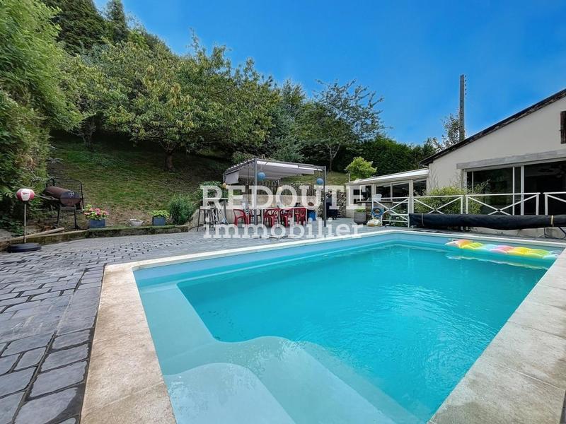 Maison - 220 m² - 6 pièces