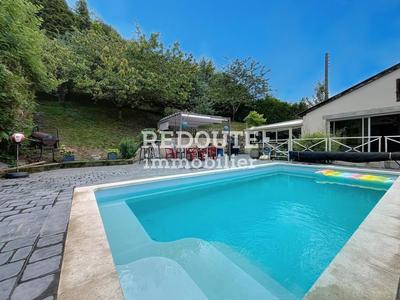 Maison - 220 m² - 6 pièces