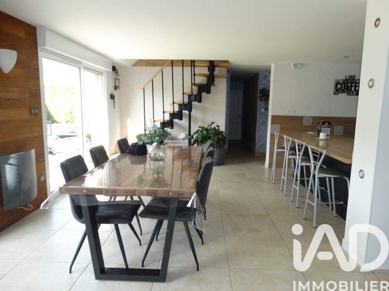 Maison - 143 m² - 7 pièces
