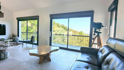 Maison traditionnelle - 230 m² - 7 pièces