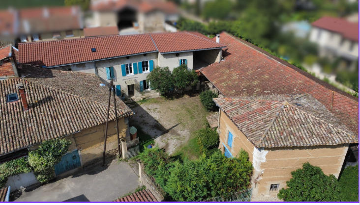 Propriété - 102 m² - 4 pièces