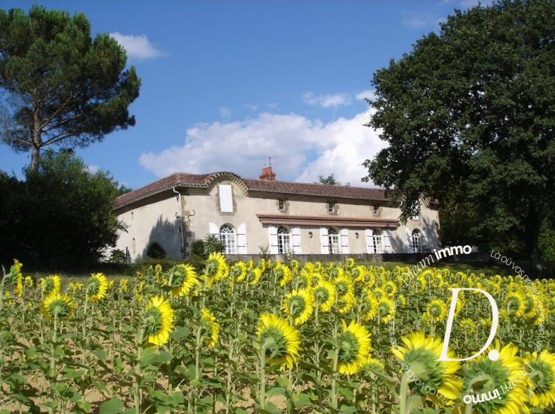 Maison - 420 m² - 11 pièces