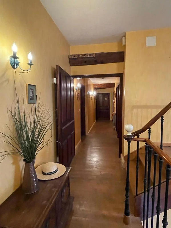 Maison - 280 m² - 12 pièces