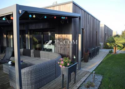 Maison - 222 m² - 7 pièces