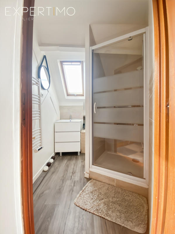 Maison - 240 m² - 7 pièces