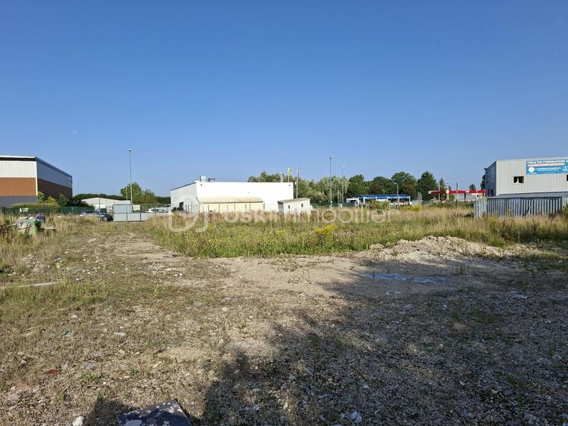 Terrain industriel - 3 000 m²