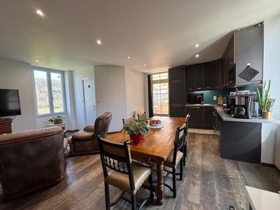 Maison - 234 m² - 10 pièces