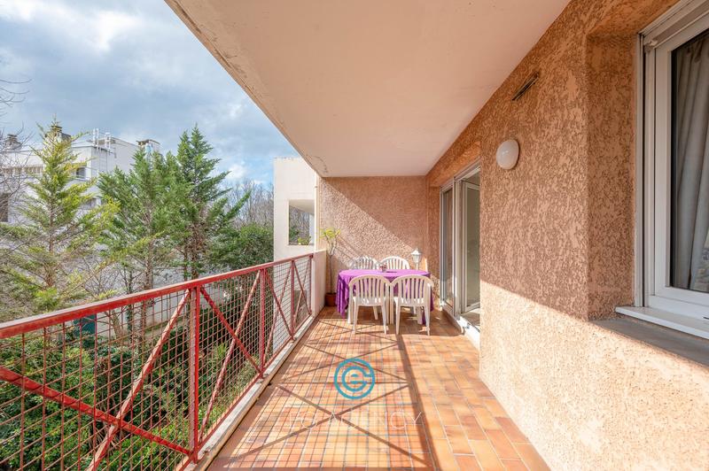 Appartement - 100 m² - 5 pièces