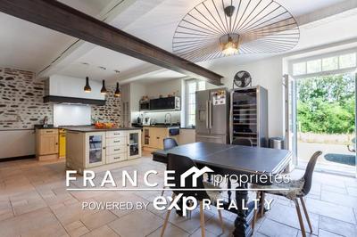 Maison - 245 m² - 7 pièces