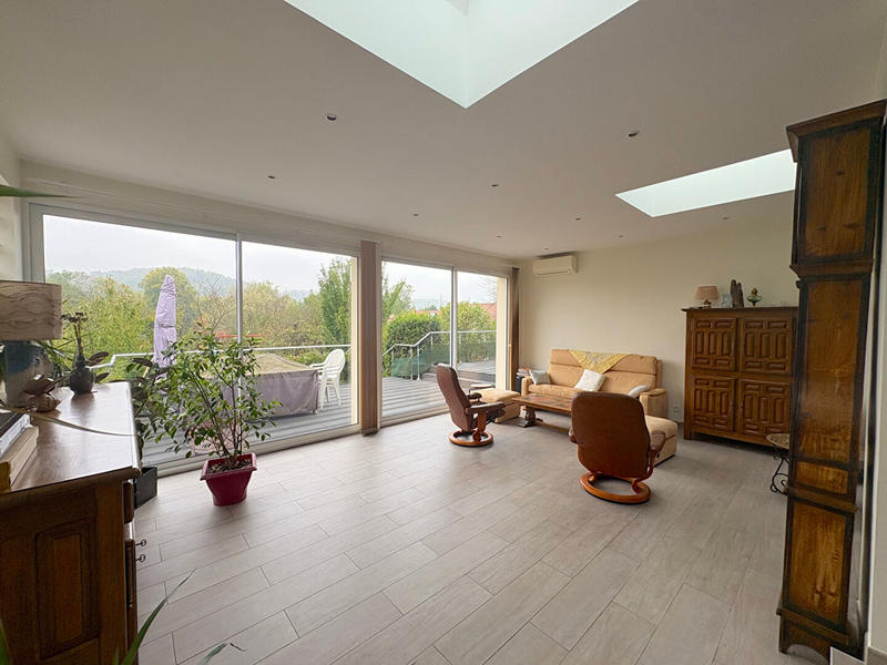 Maison - 181 m² - 7 pièces