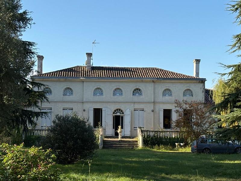 Maison - 210 m² - 6 pièces