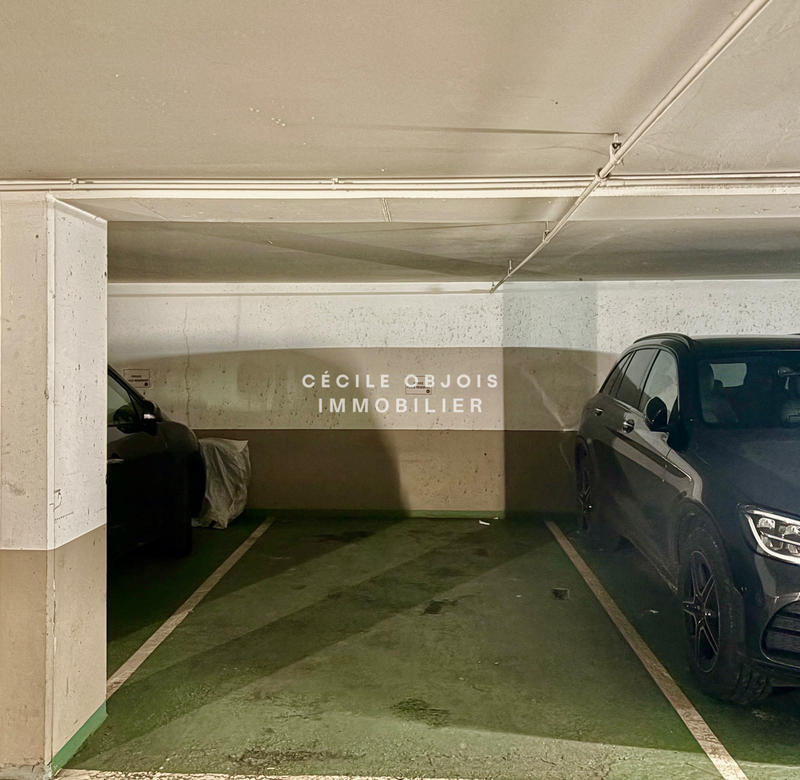 Parking / Garage - 12 m²