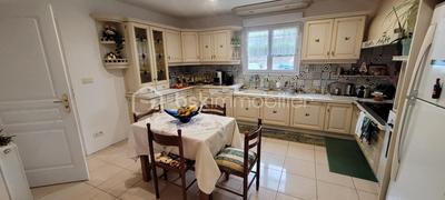 Maison - 230 m² - 8 pièces