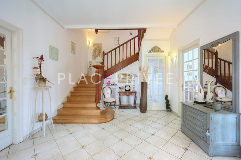 Maison - 320 m² - 10 pièces