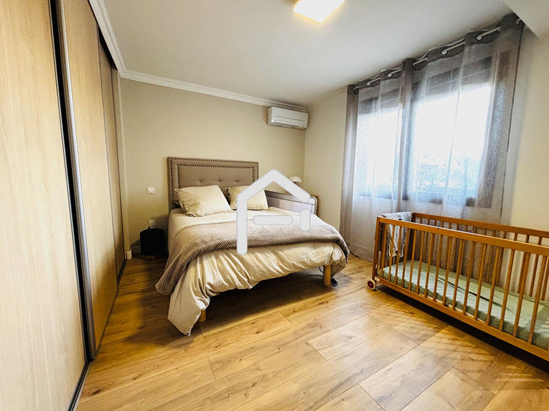 Maison - 218 m² - 9 pièces