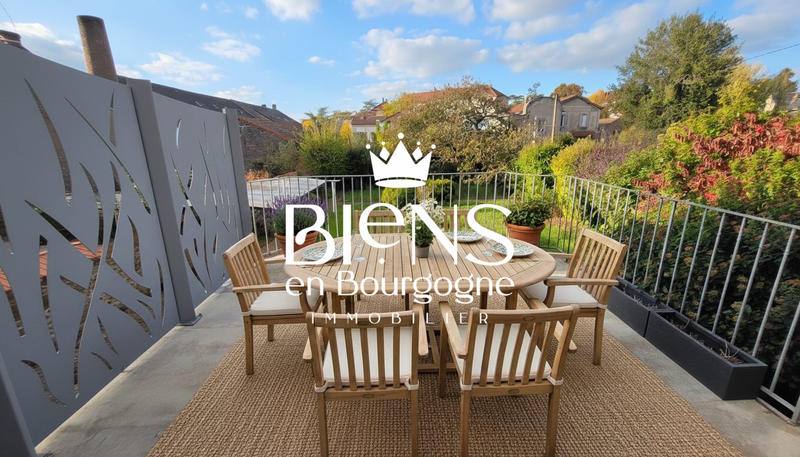 Maison - 200 m² - 9 pièces