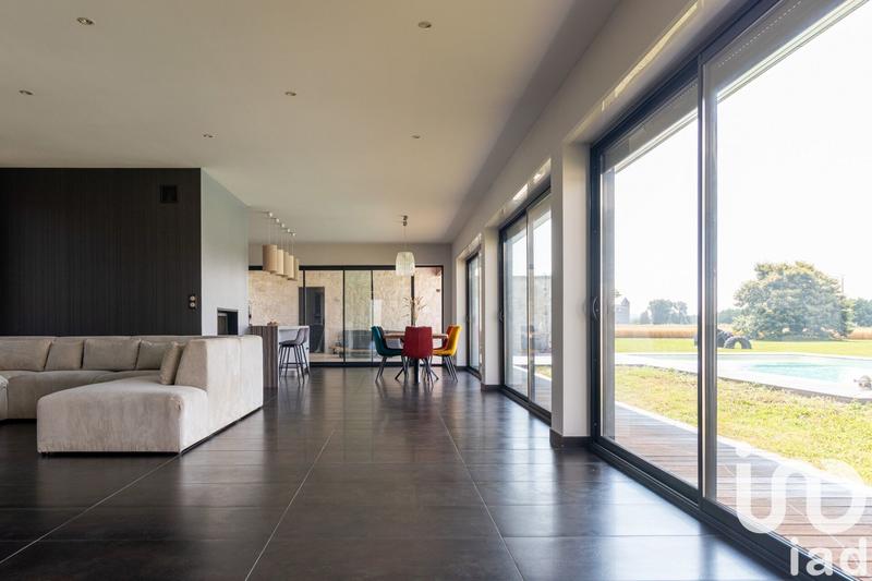 Maison - 233 m² - 5 pièces