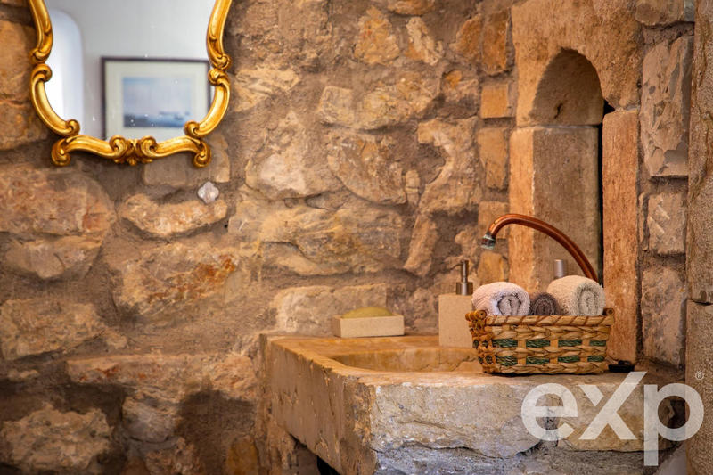 Bastide - 342 m² - 9 pièces