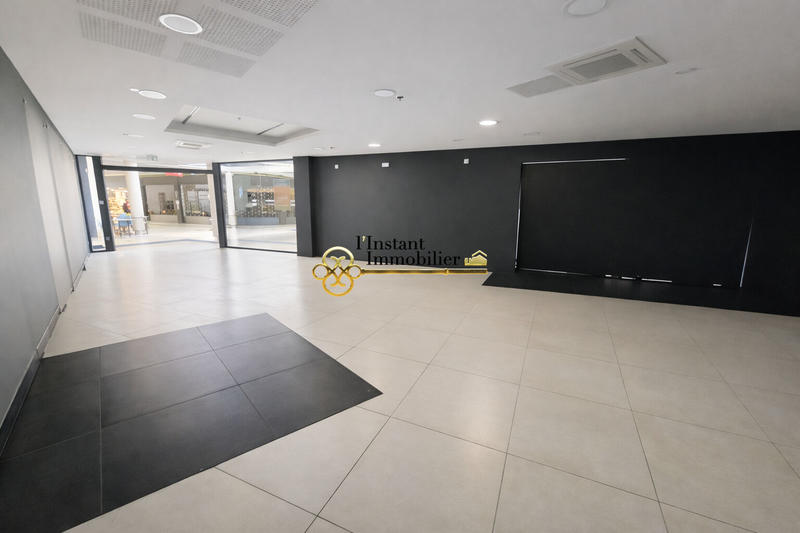 Local d'activités - 100 m²