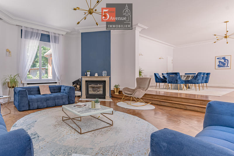 Maison - 400 m² - 12 pièces