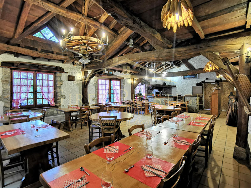 Propriété - 380 m² - 12 pièces