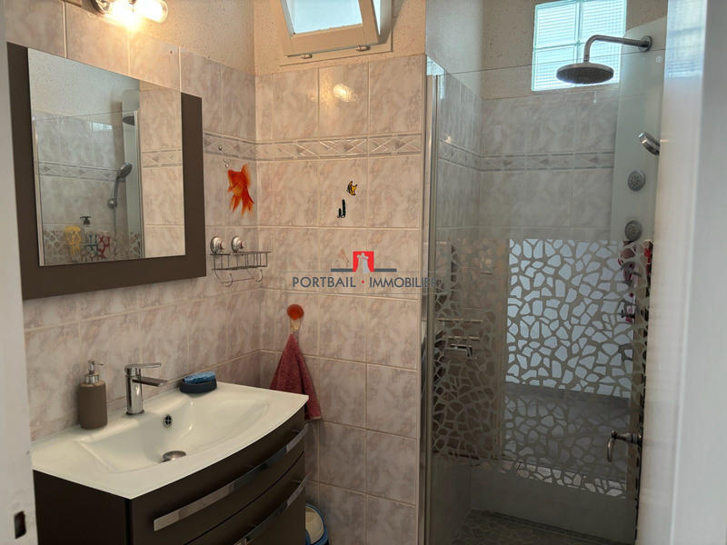 Maison - 208 m² - 9 pièces